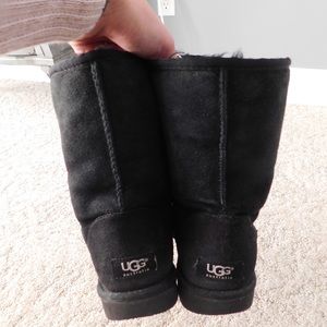 Short Black Uggs